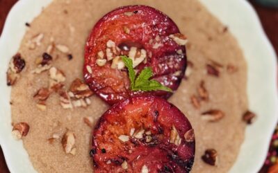 Amaranth porridge with stewed plums